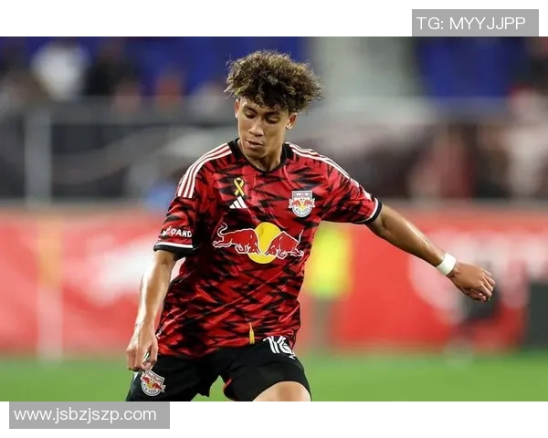 纽约城与英格兰革命的激烈对决展现足球魅力与团队精神的巅峰较量