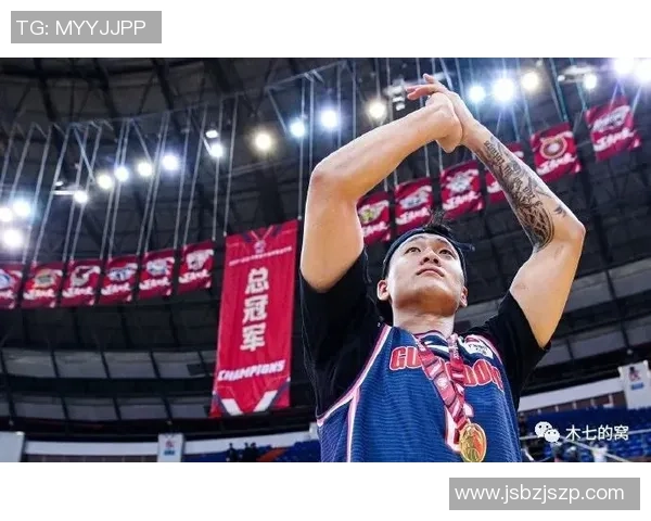 马尚布鲁克斯：从篮球场上的明星到生活中的榜样之路